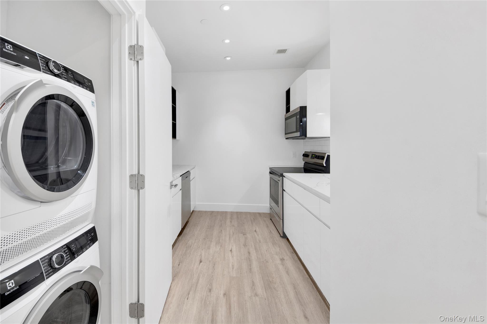 #10 photo, 625 NORTH MACQUESTEN PARKWAY, Fleetwood , NY 10552