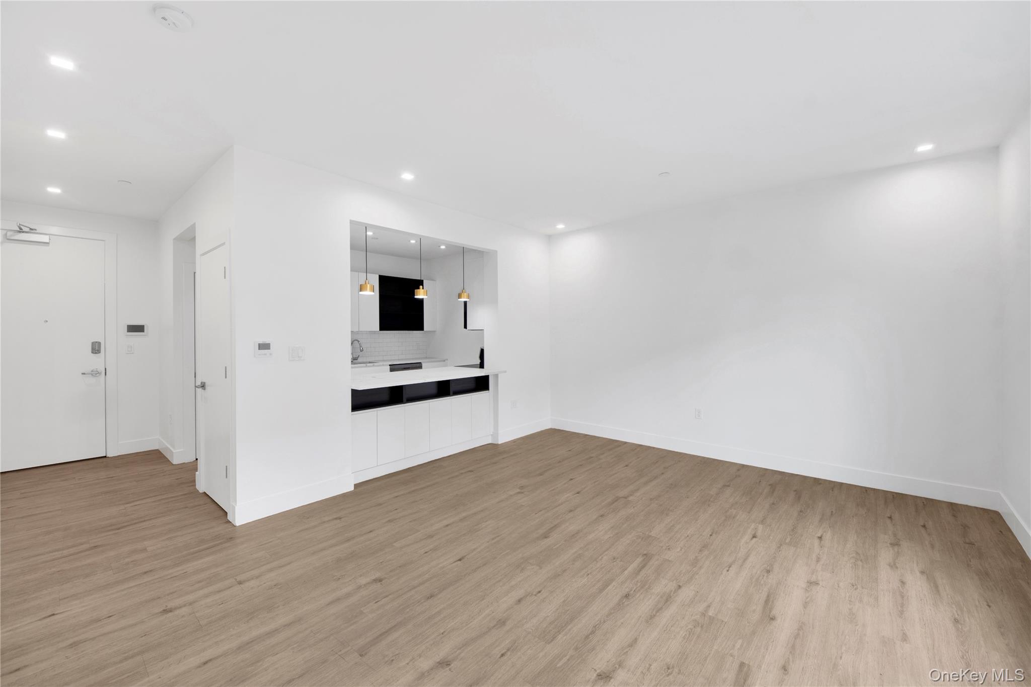 #6 photo, 625 NORTH MACQUESTEN PARKWAY, Fleetwood , NY 10552