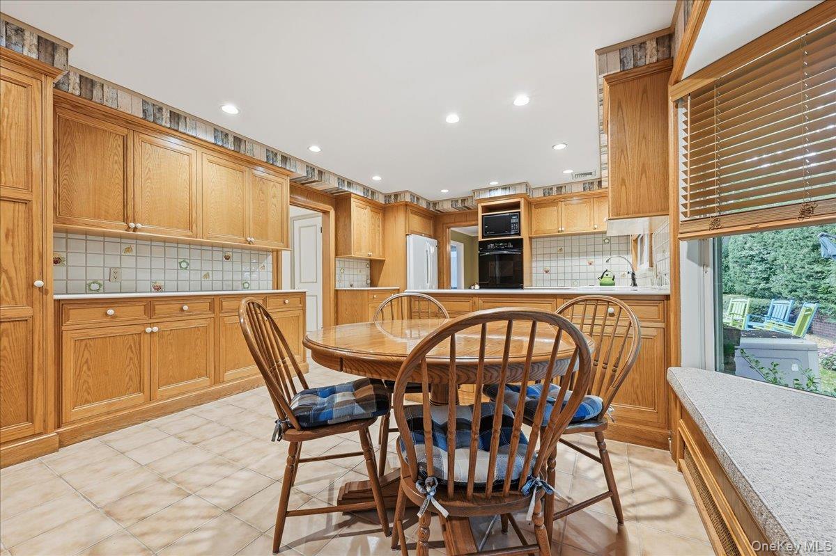 #10 photo, 88 Luquer Road, Manhasset , NY 11030