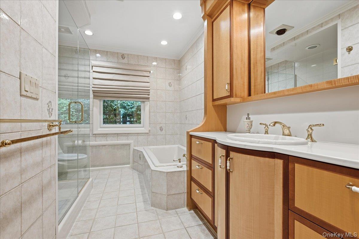 #19 photo, 88 Luquer Road, Manhasset , NY 11030