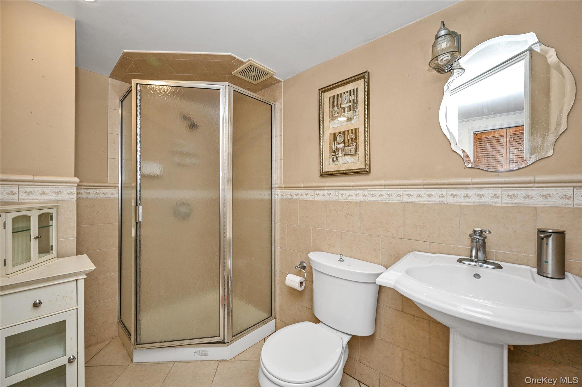 #12 photo, 32-28 202nd Street, Bayside , NY 11361