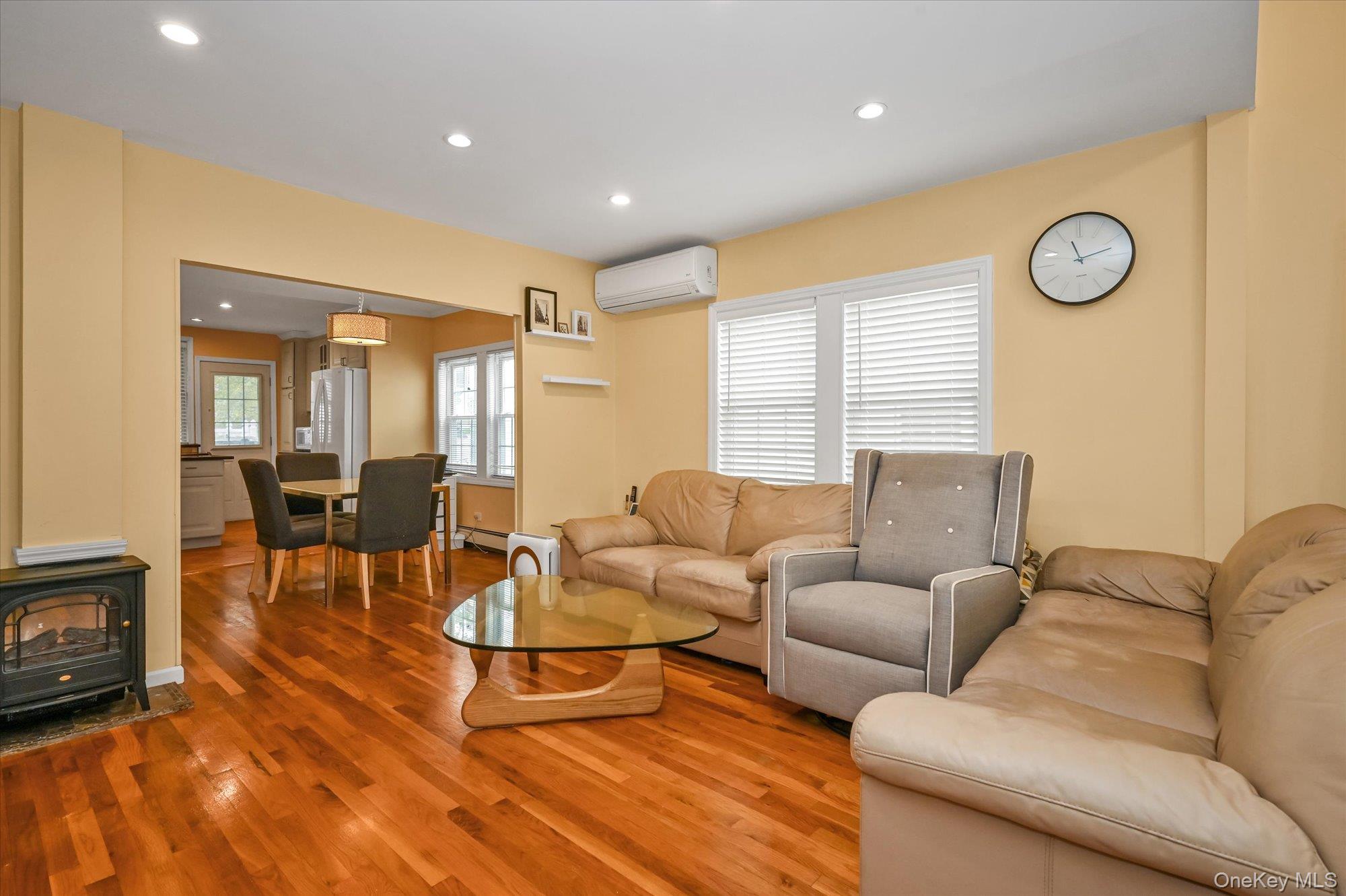 #4 photo, 32-28 202nd Street, Bayside , NY 11361