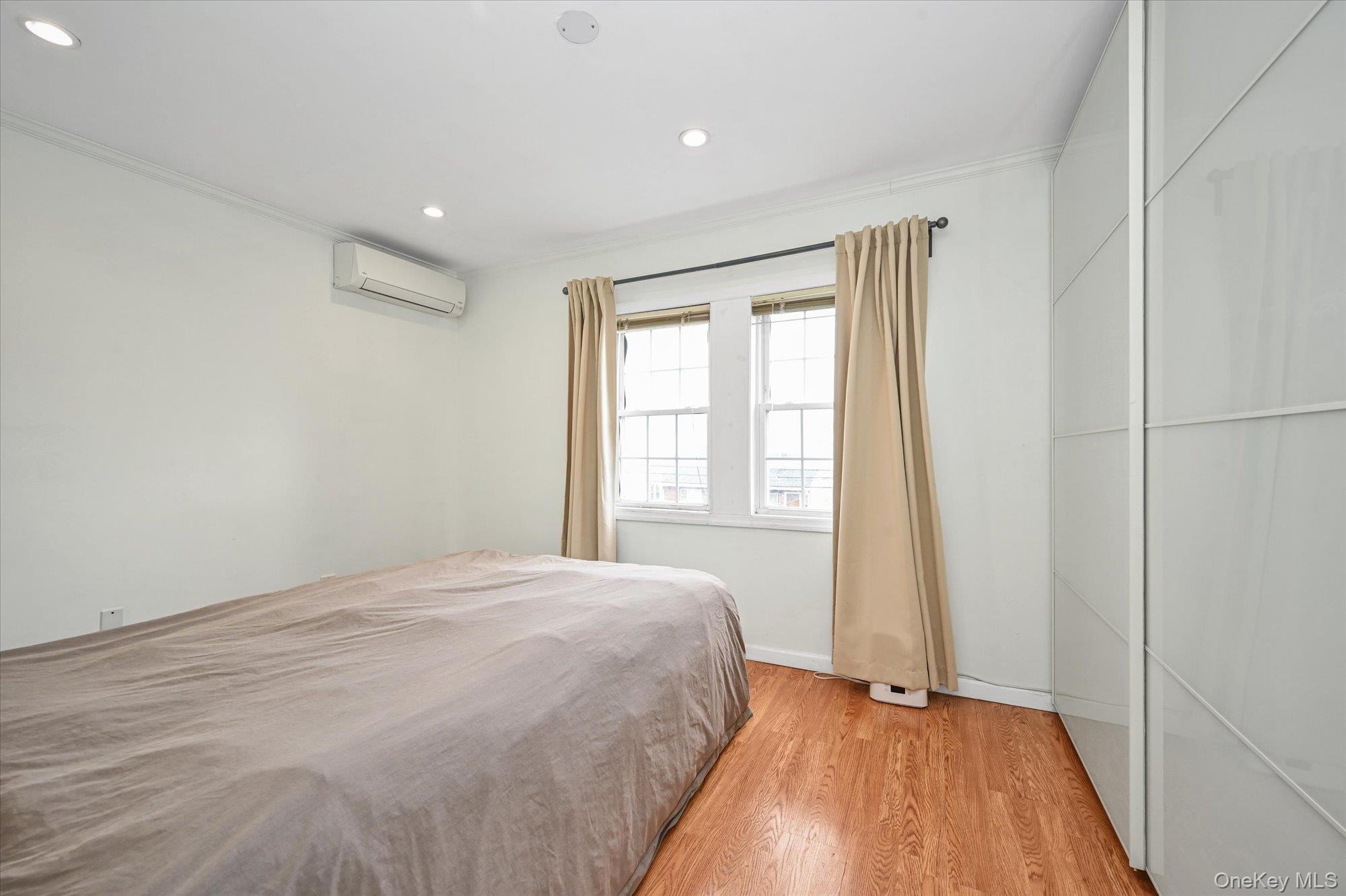 #8 photo, 32-28 202nd Street, Bayside , NY 11361