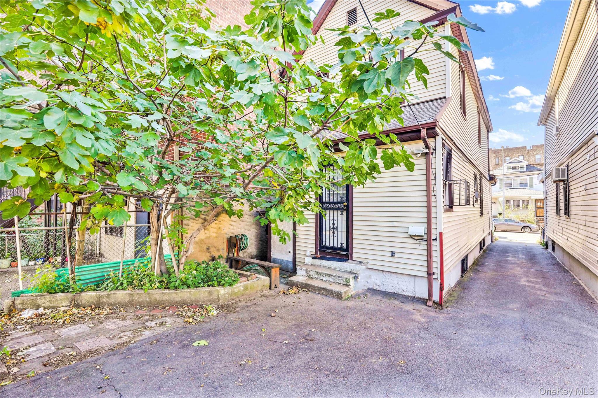 #11 photo, 40-43 73rd Street, Maspeth , NY 11377