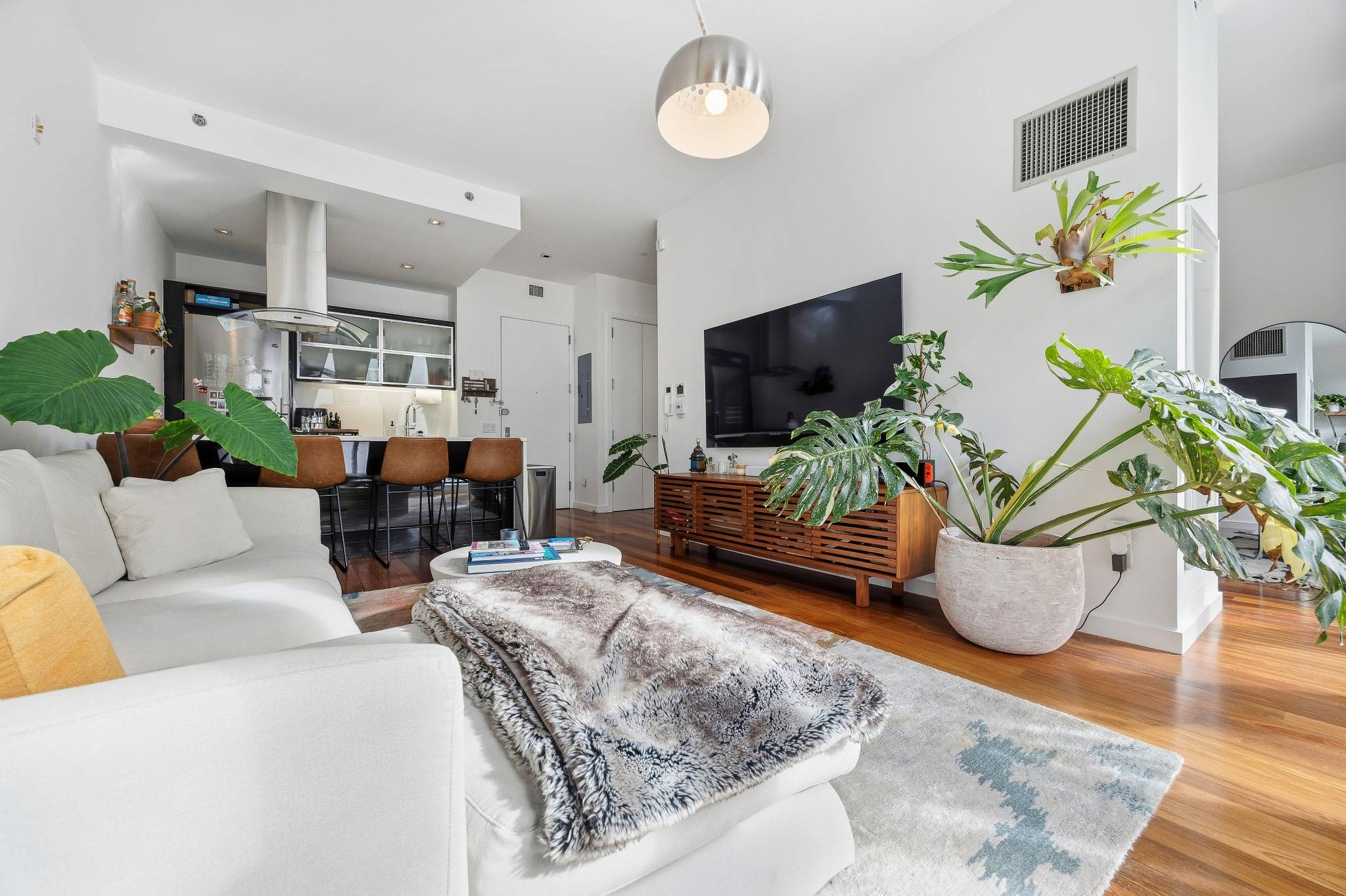 #5 photo, 135 N 11th Street, Williamsburg , NY 11249-1498