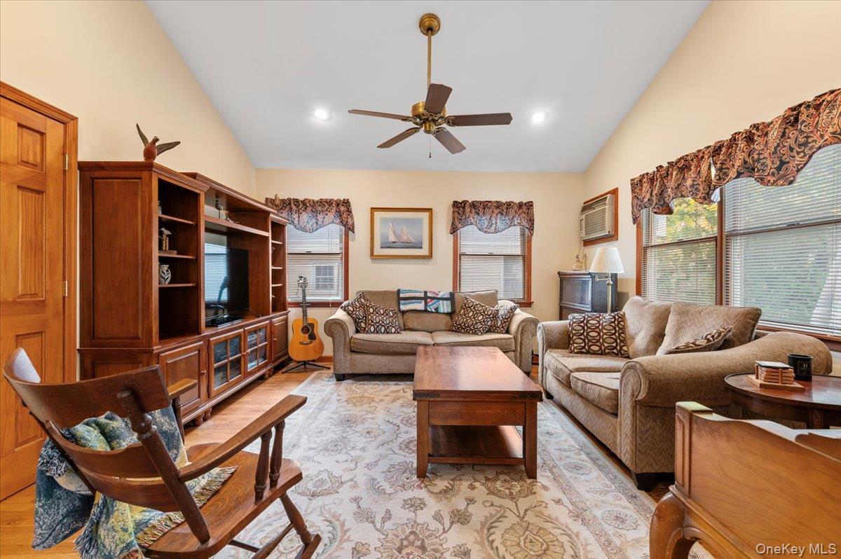 #13 photo, 2726 Park Avenue, Baldwin , NY 11510