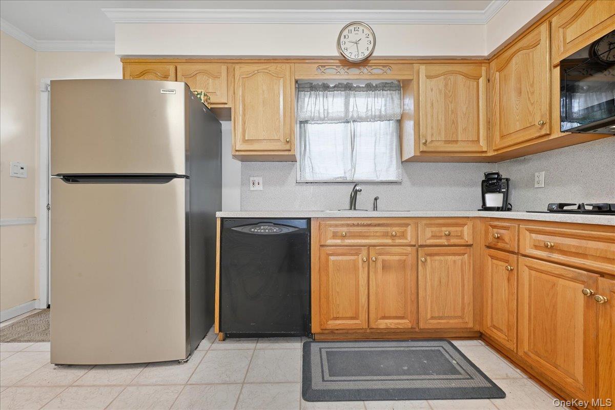 #9 photo, 160-31 24th Avenue, Whitestone , NY 11357