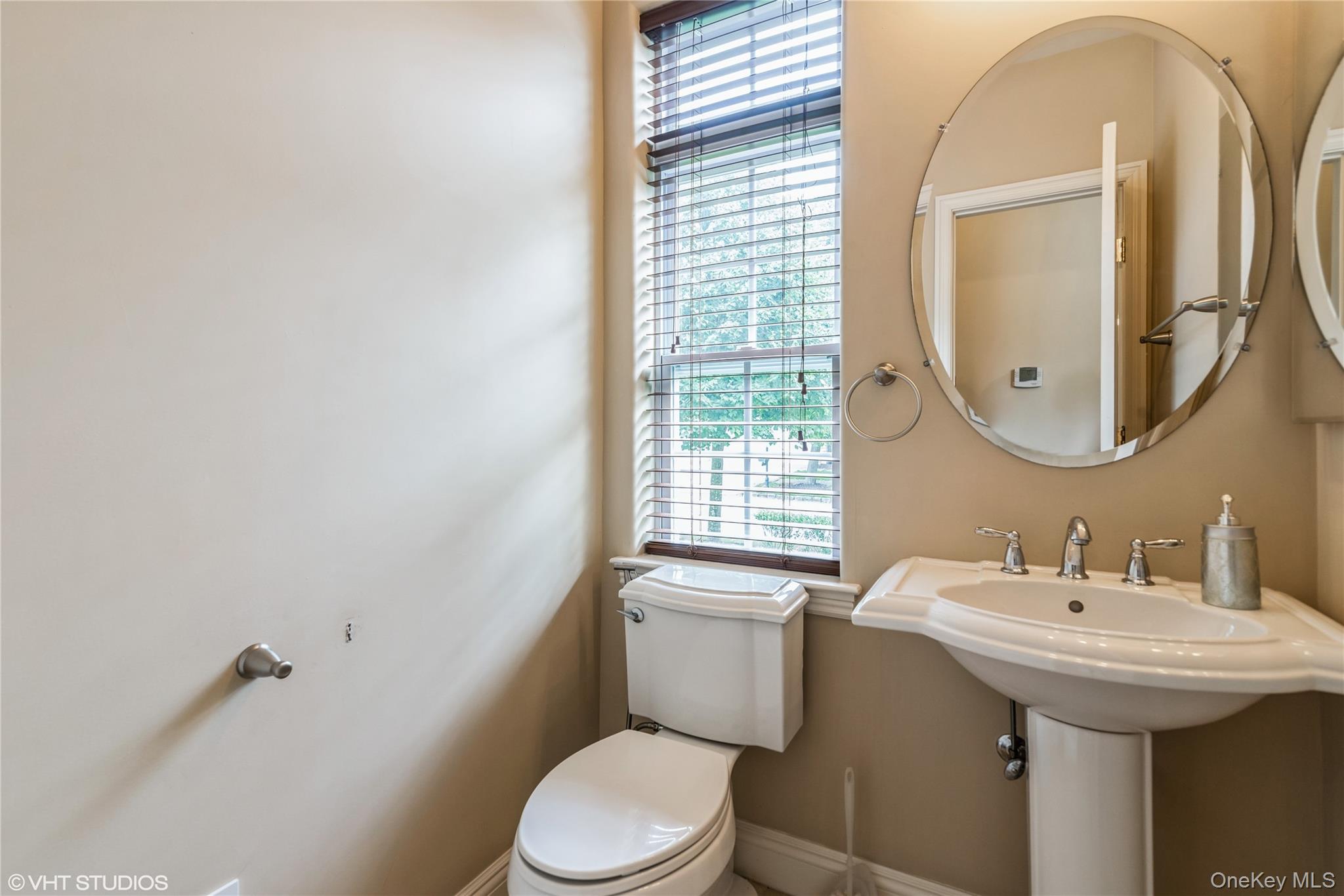 #18 photo, 2 Pondview, Saint James , NY 11787