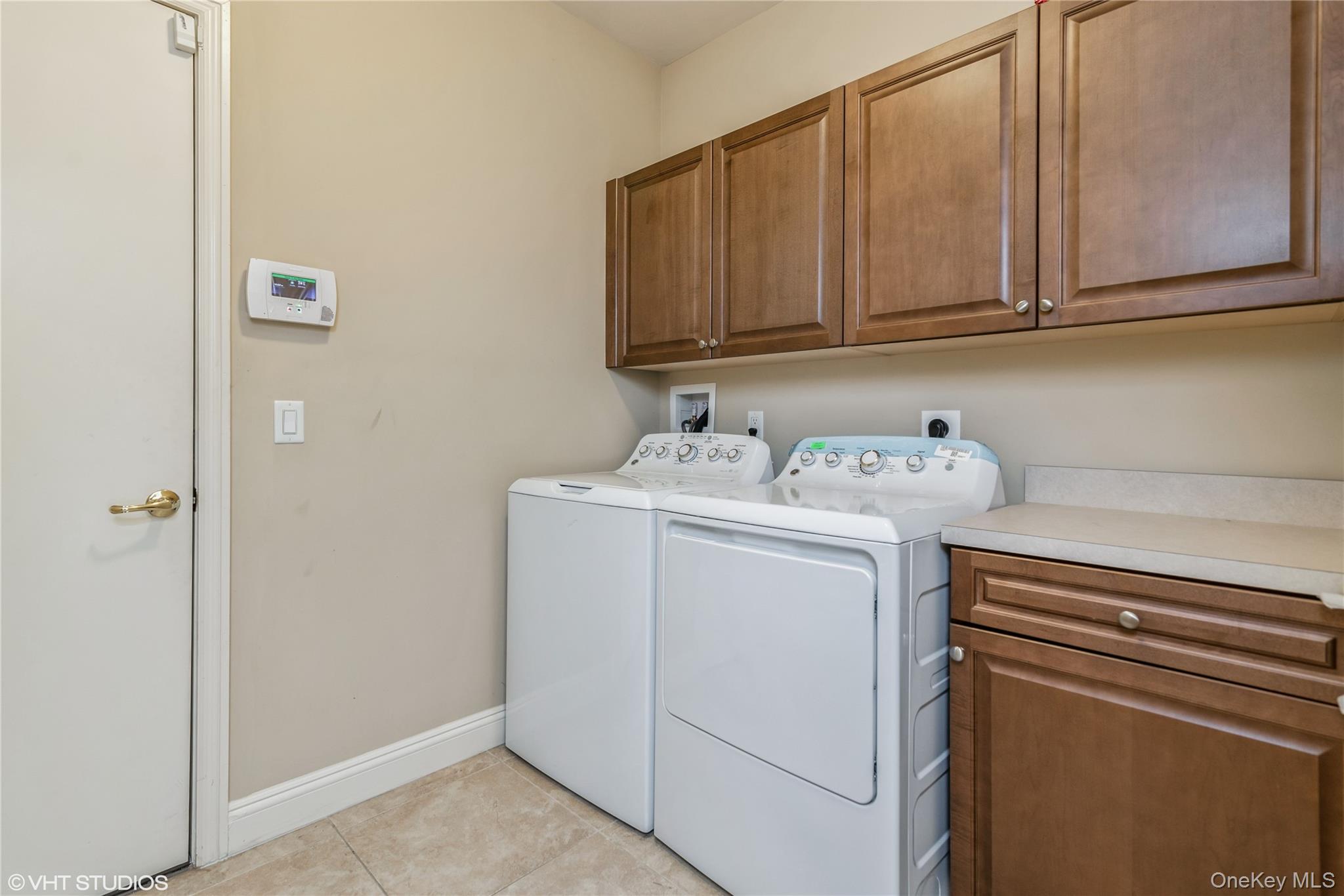 #19 photo, 2 Pondview, Saint James , NY 11787