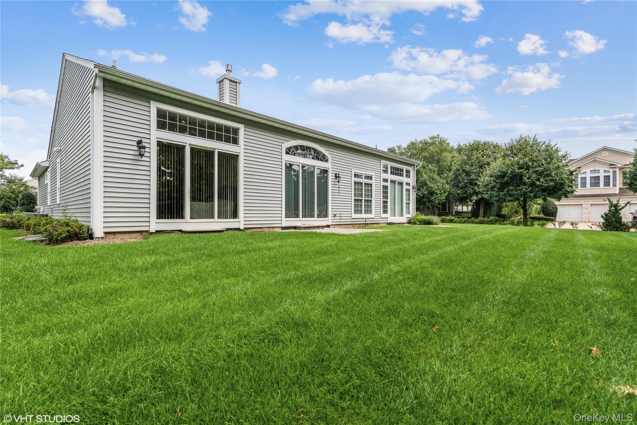 #4 photo, 2 Pondview, Saint James , NY 11787