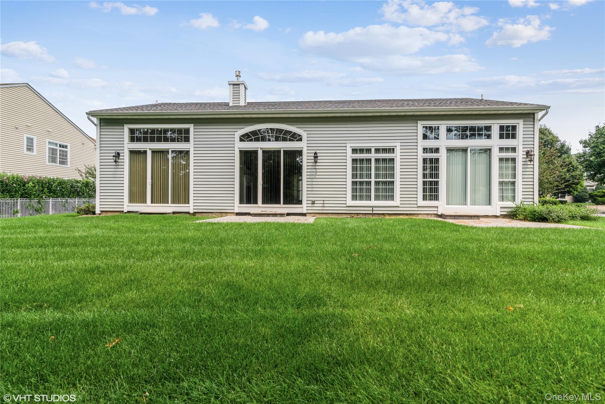 #5 photo, 2 Pondview, Saint James , NY 11787