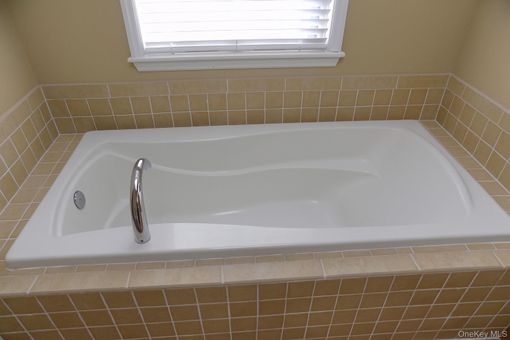 #18 photo, 9 Nursery Court, Huntington , NY 11743