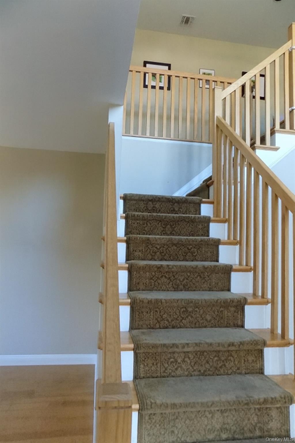 #5 photo, 9 Nursery Court, Huntington , NY 11743