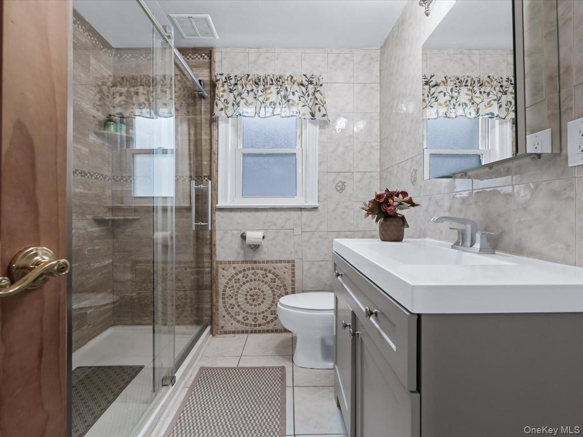 #13 photo, 33 Berkshire Road, Yonkers , NY 10710