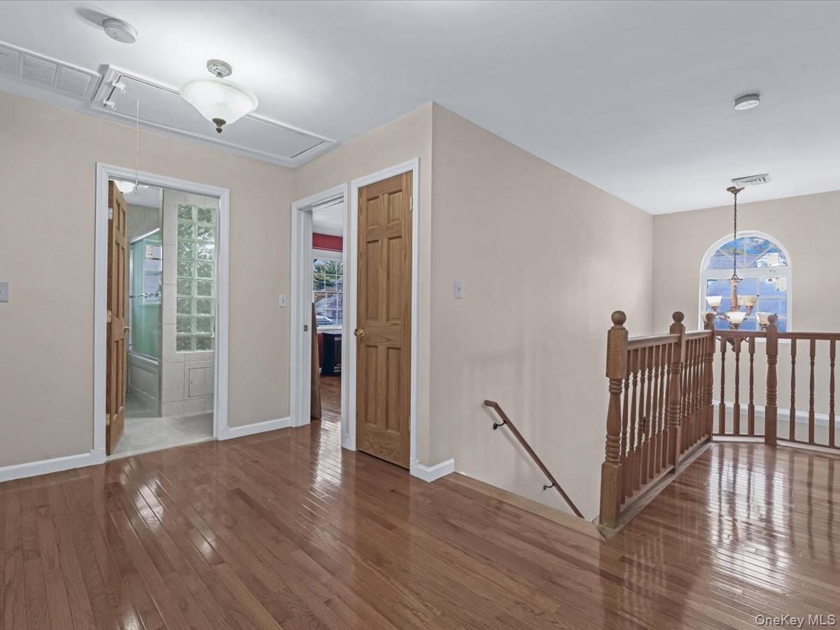 #16 photo, 33 Berkshire Road, Yonkers , NY 10710