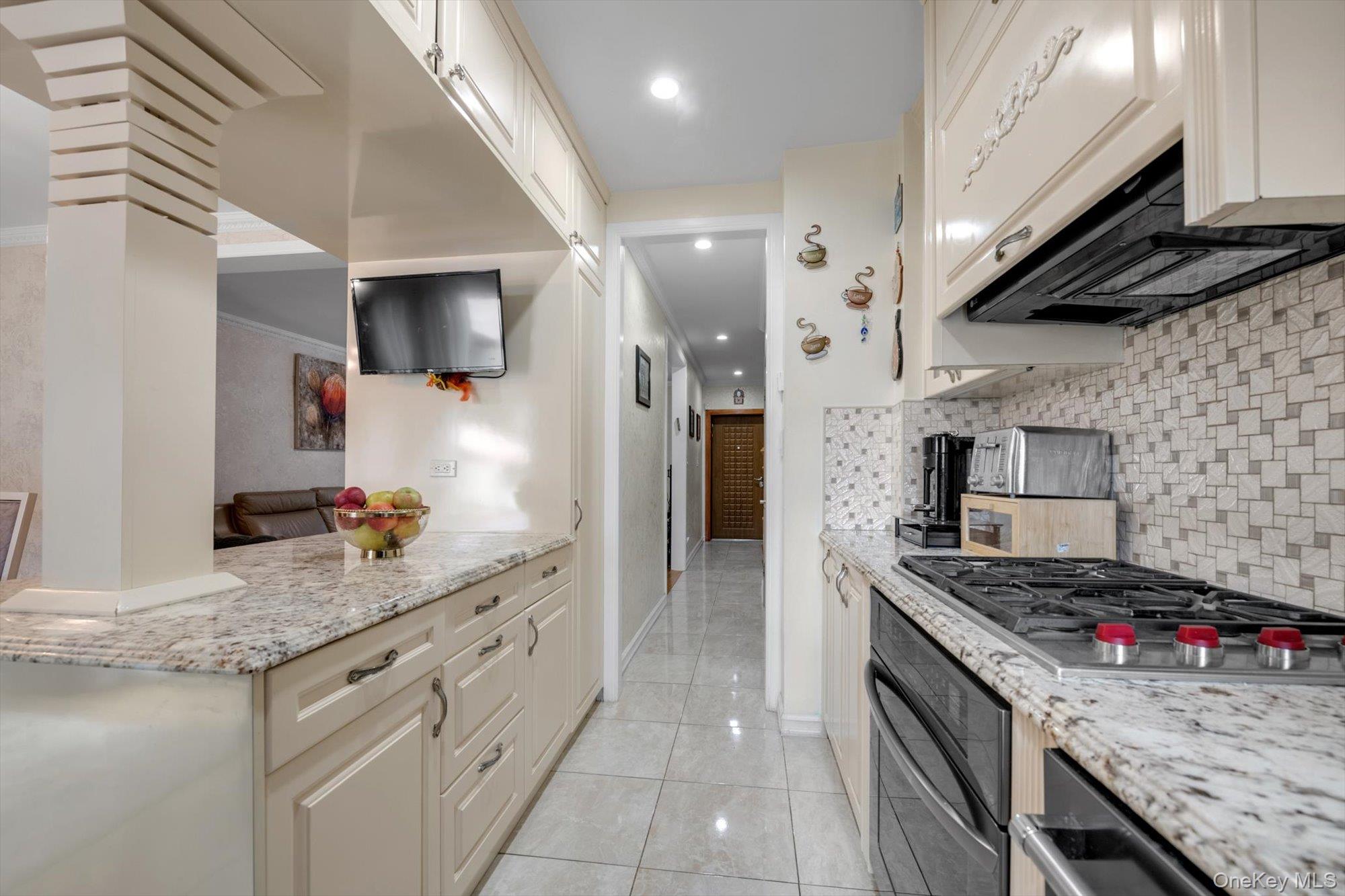 #9 photo, 7510 169th Street, Fresh Meadows , NY 11366