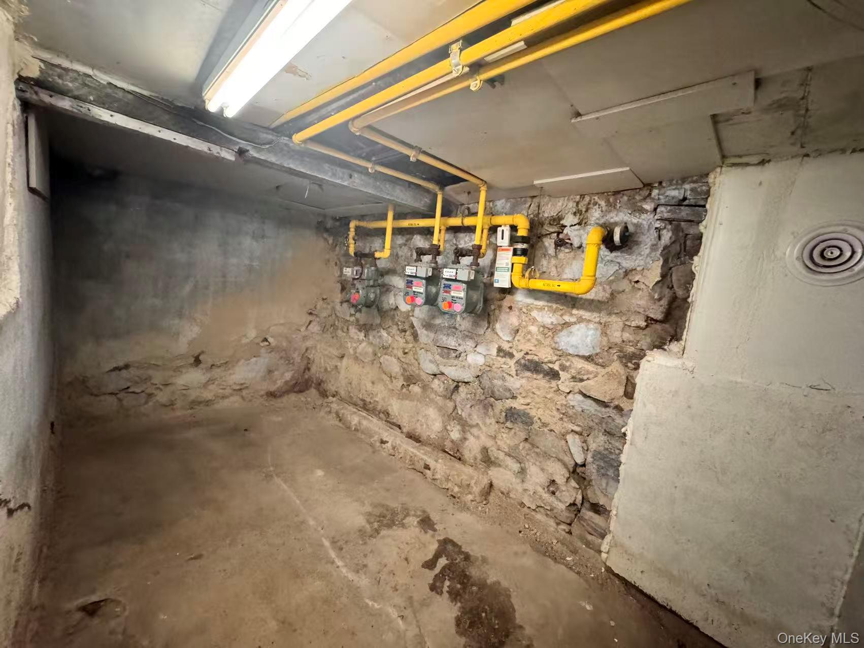 #5 photo, 30-72 Steinway Street, Astoria , NY 11103