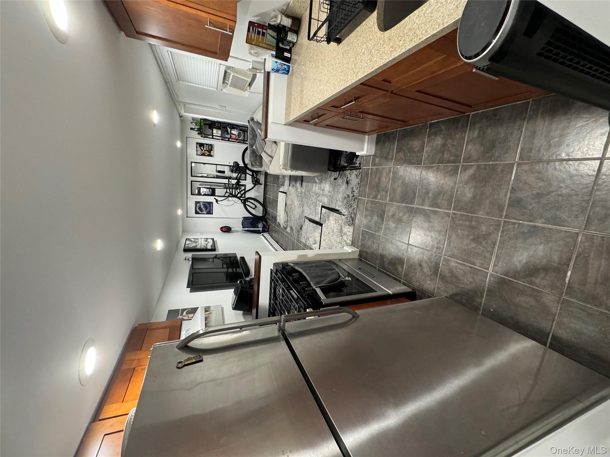 #3 photo, 81 Brookline Avenue, Long Beach , NY 11561