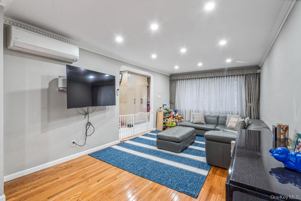 #4 photo, 95-25 67 Avenue, Rego Park , NY 11374