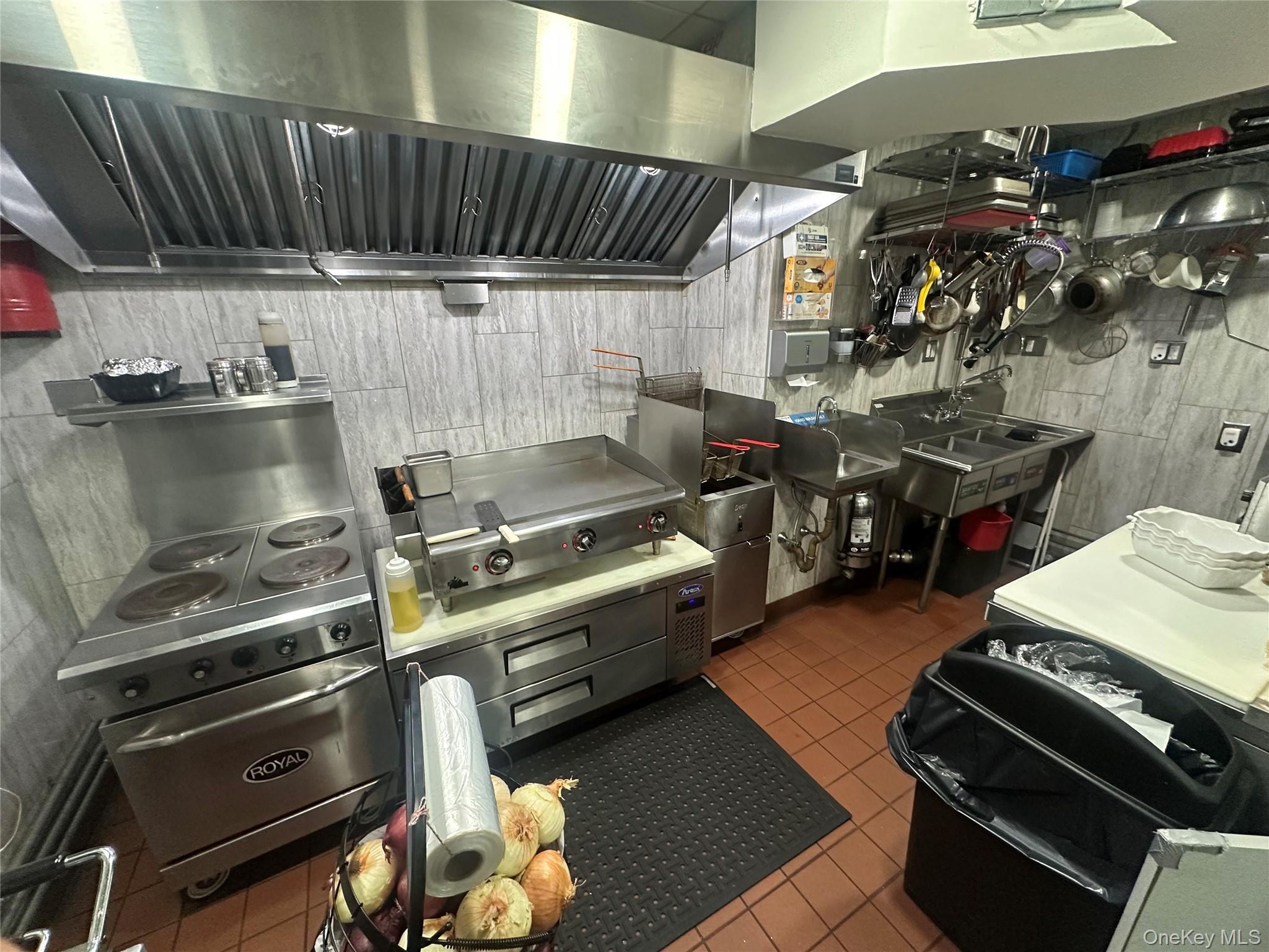 #10 photo, 6469 Broadway, Bronx , NY 10471