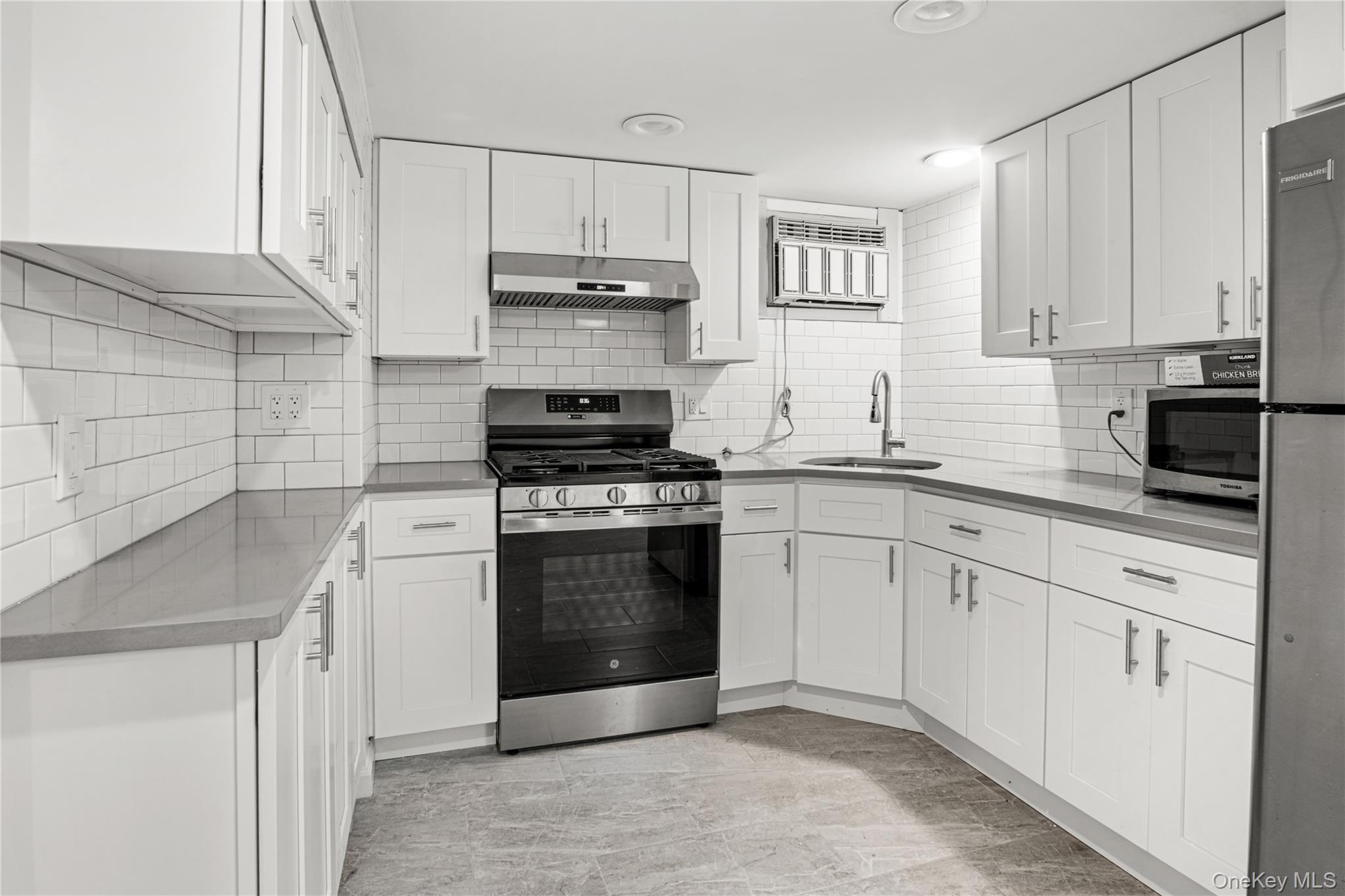 #12 photo, 1000 Cleveland Street, Uniondale , NY 11553