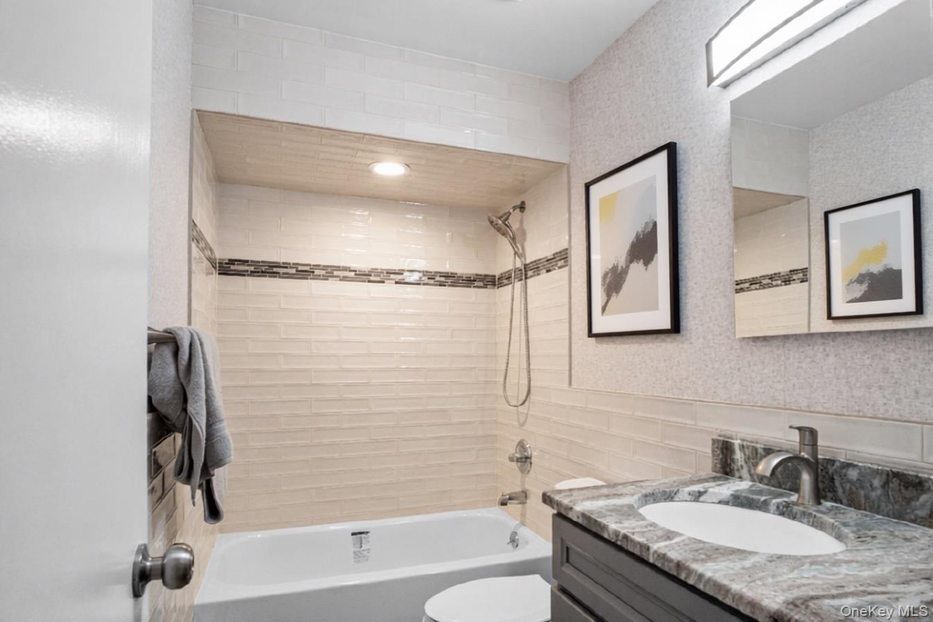 #8 photo, 1000 Cleveland Street, Uniondale , NY 11553