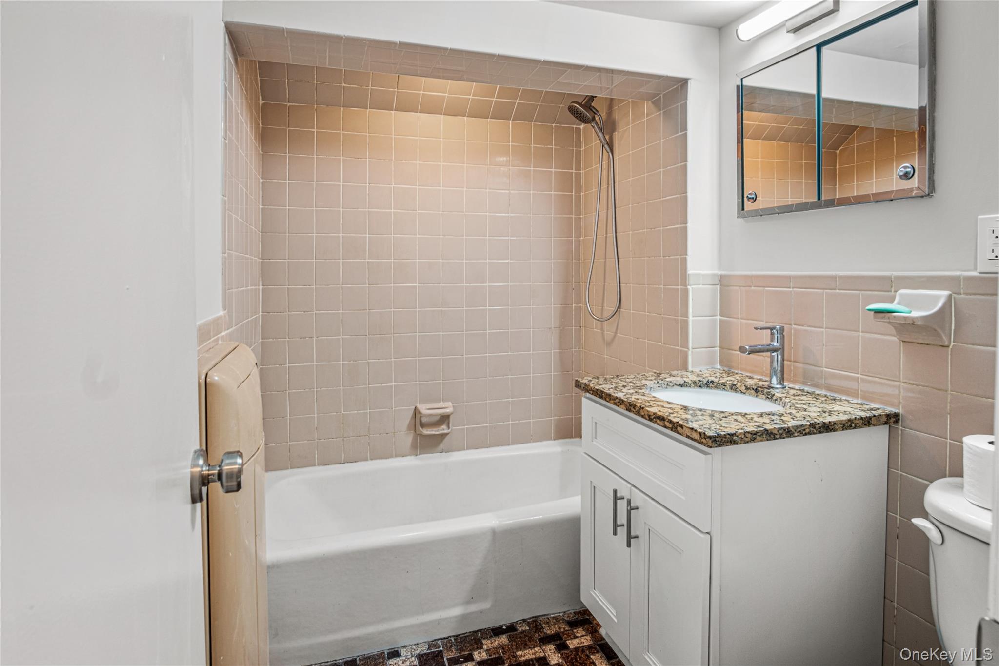 #9 photo, 1000 Cleveland Street, Uniondale , NY 11553