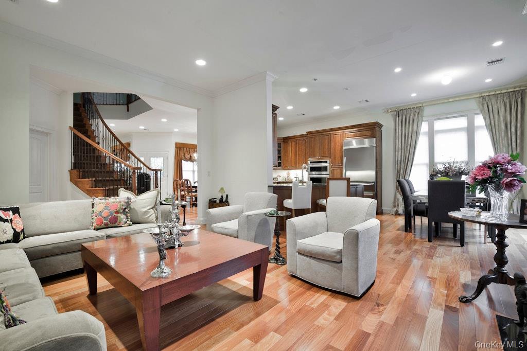 #10 photo, 702 Equestrian Way, Westbury , NY 11590