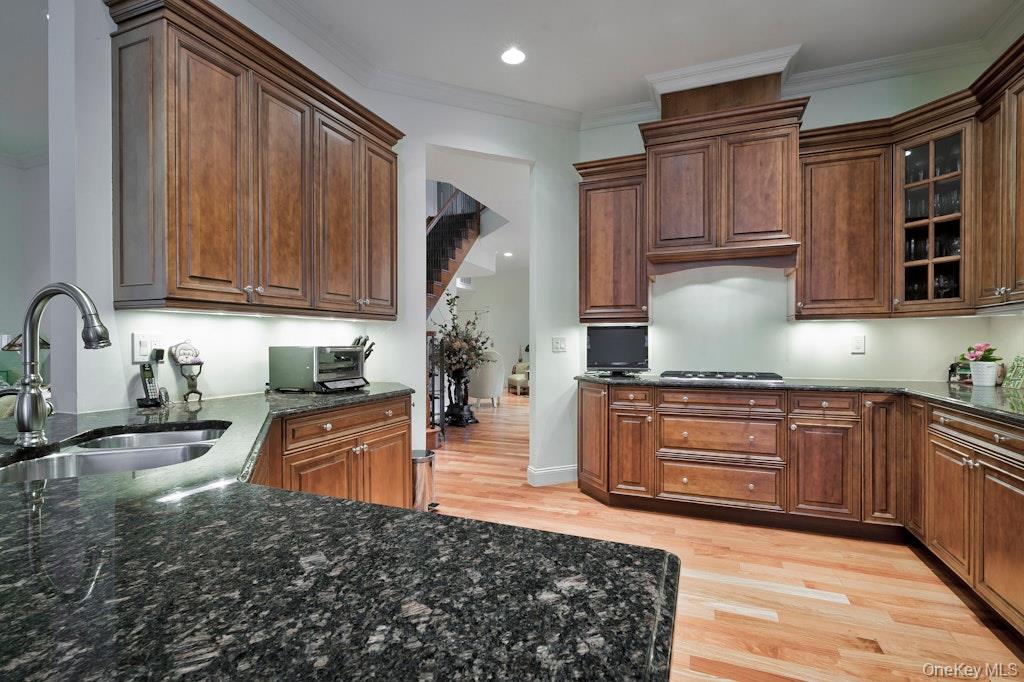 #14 photo, 702 Equestrian Way, Westbury , NY 11590