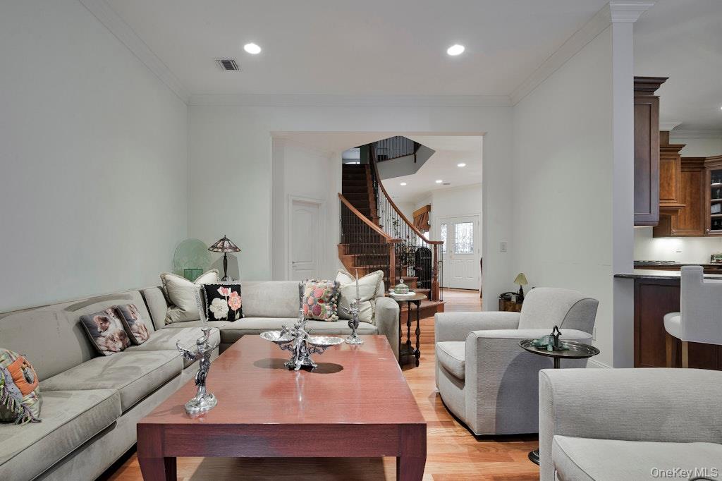 #16 photo, 702 Equestrian Way, Westbury , NY 11590