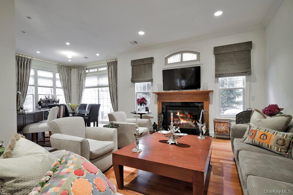 #17 photo, 702 Equestrian Way, Westbury , NY 11590