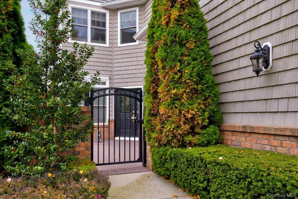 #2 photo, 702 Equestrian Way, Westbury , NY 11590