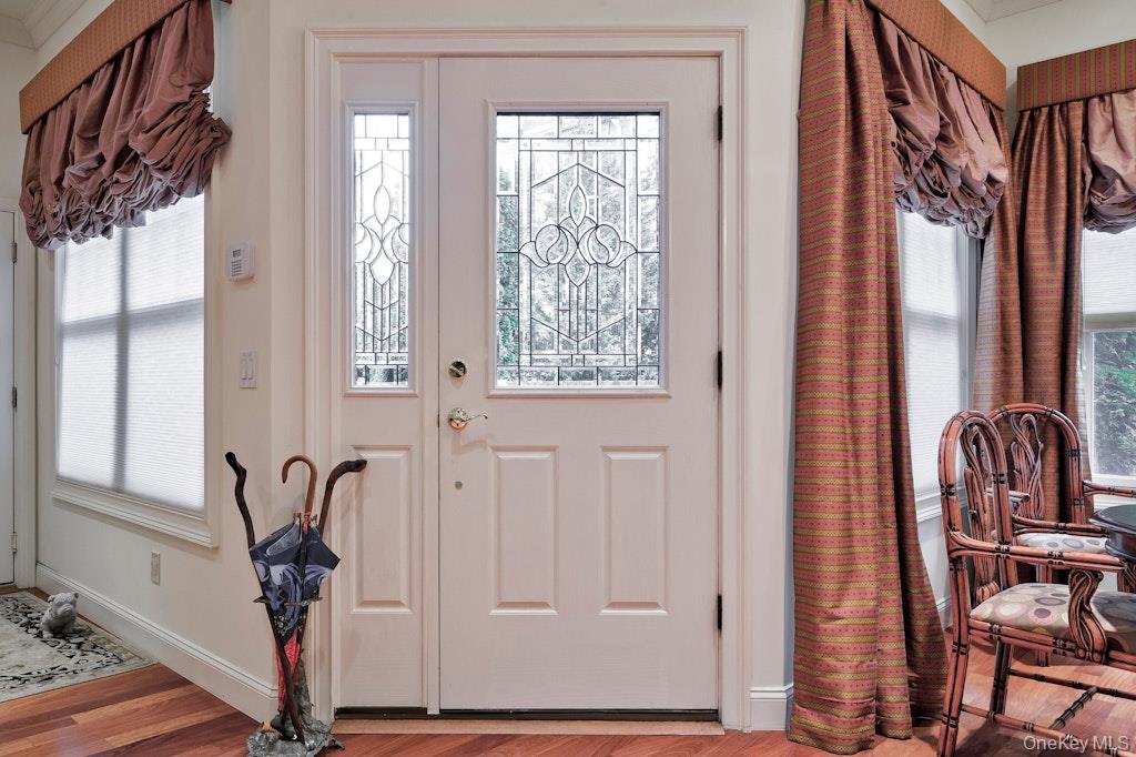 #4 photo, 702 Equestrian Way, Westbury , NY 11590