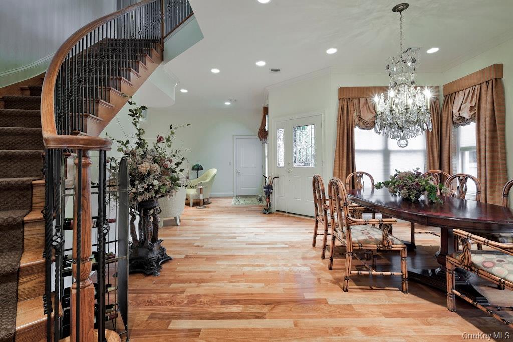 #7 photo, 702 Equestrian Way, Westbury , NY 11590