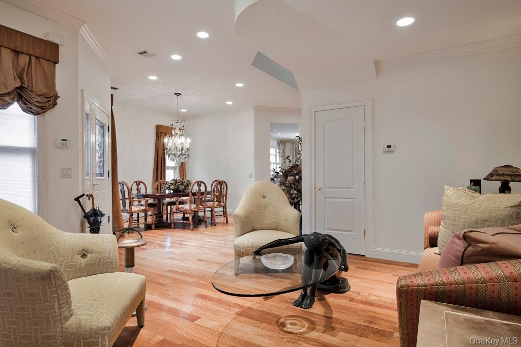 #8 photo, 702 Equestrian Way, Westbury , NY 11590