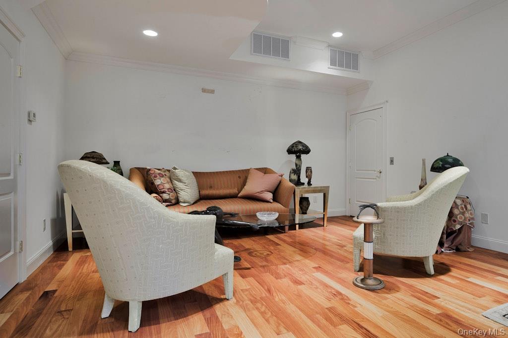 #9 photo, 702 Equestrian Way, Westbury , NY 11590