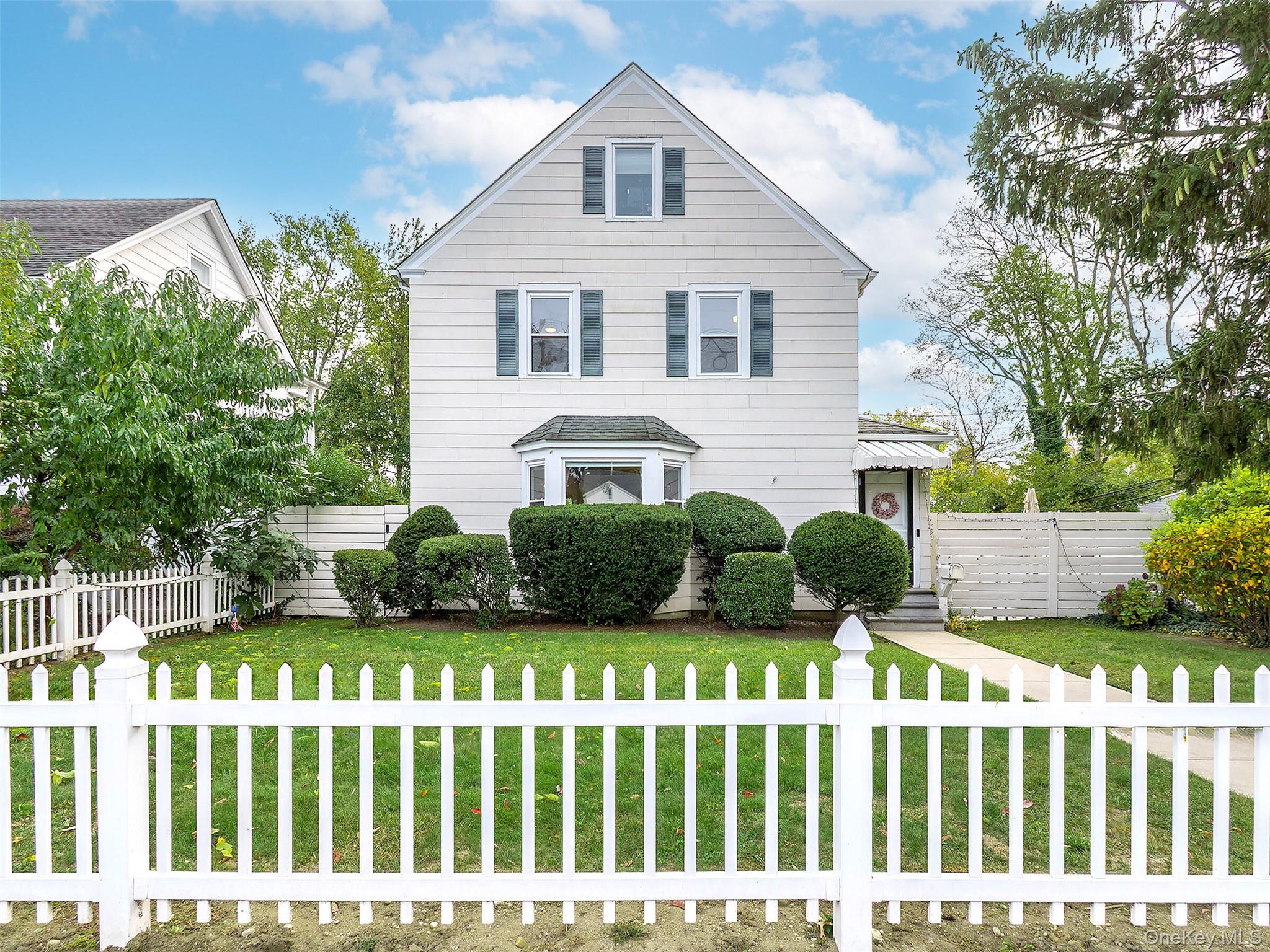 #2 photo, 106 McLoughlin Street, Glen Cove , NY 11542