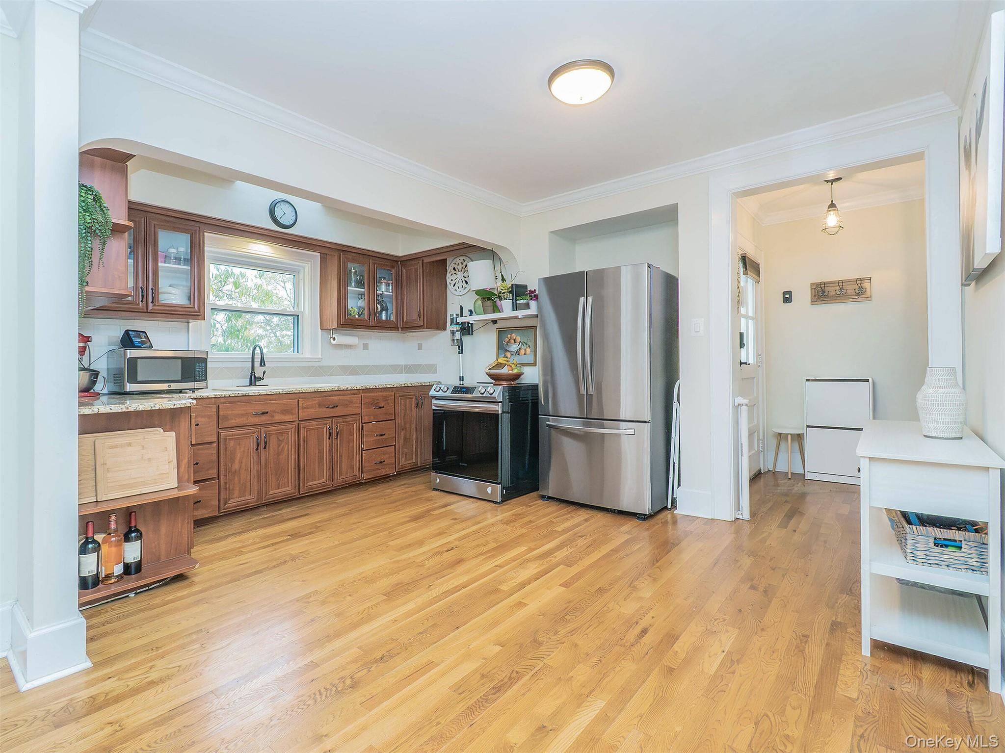 #8 photo, 106 McLoughlin Street, Glen Cove , NY 11542