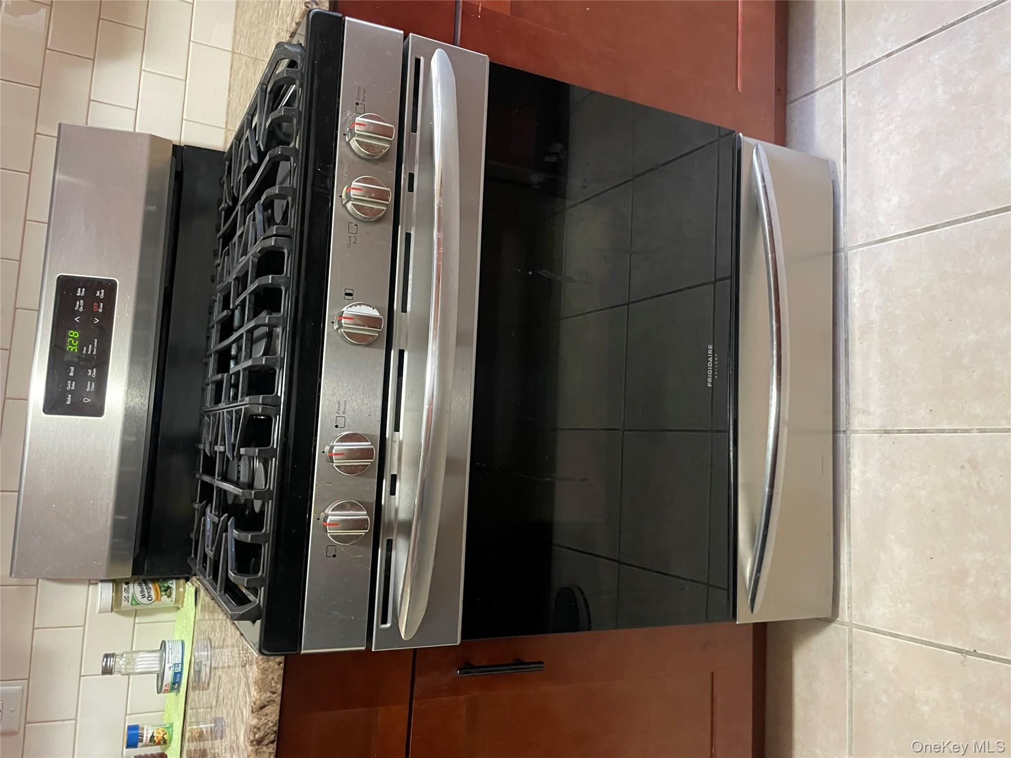 #18 photo, 1296 Midland Avenue, Yonkers , NY 10704