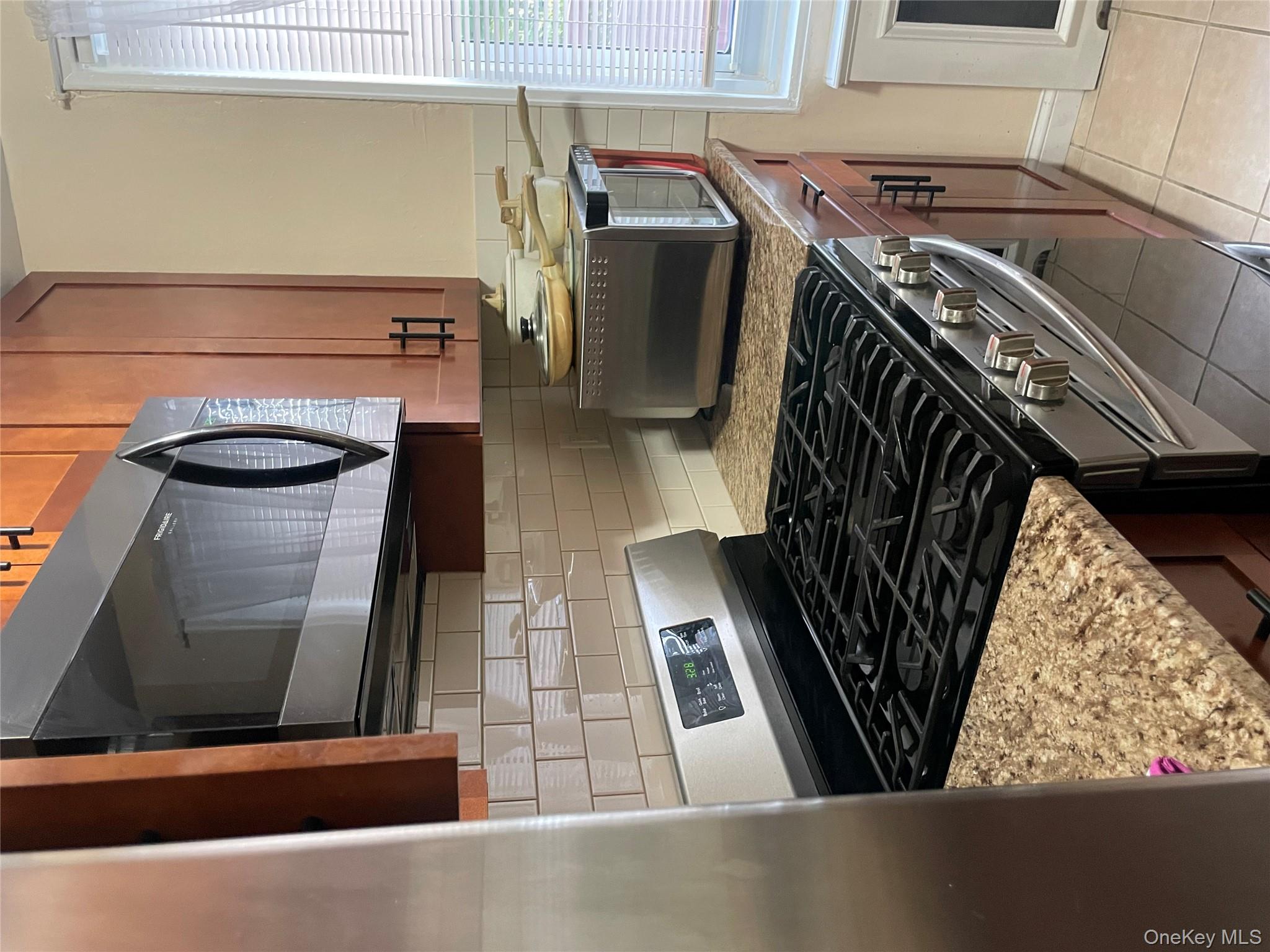 #19 photo, 1296 Midland Avenue, Yonkers , NY 10704