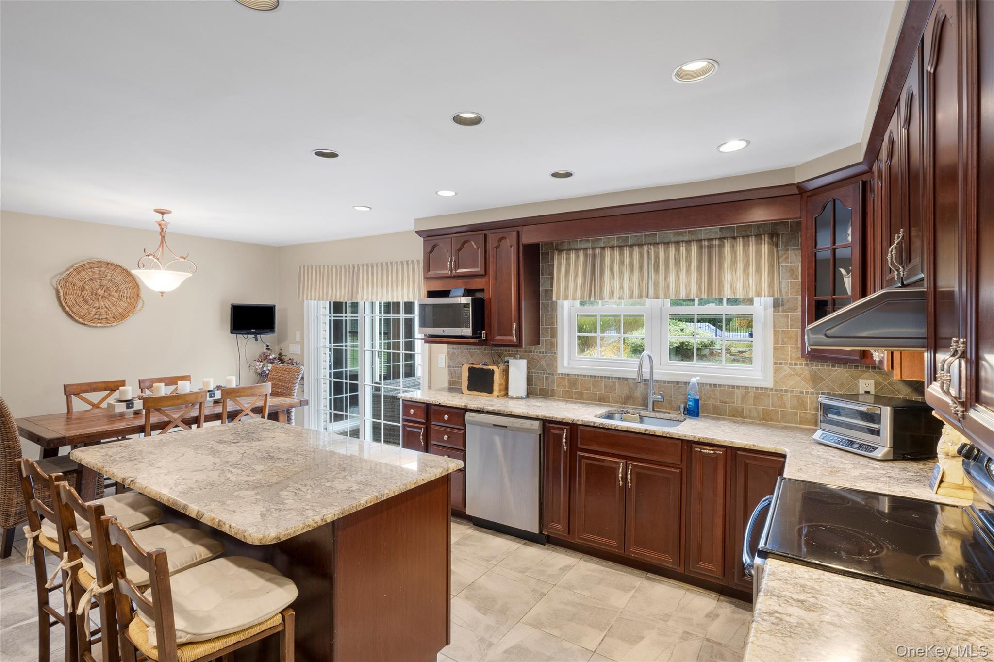 #19 photo, 37 Peppermill Lane, Dix Hills , NY 11746