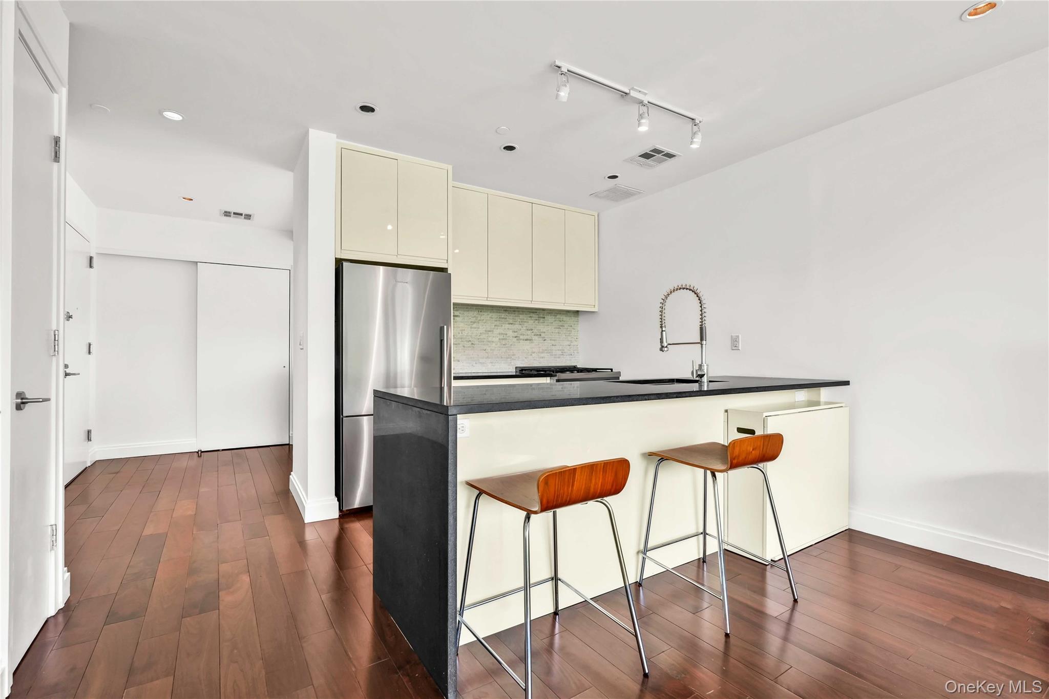 #3 photo, 185 Ocean Avenue, Brooklyn , NY 11225