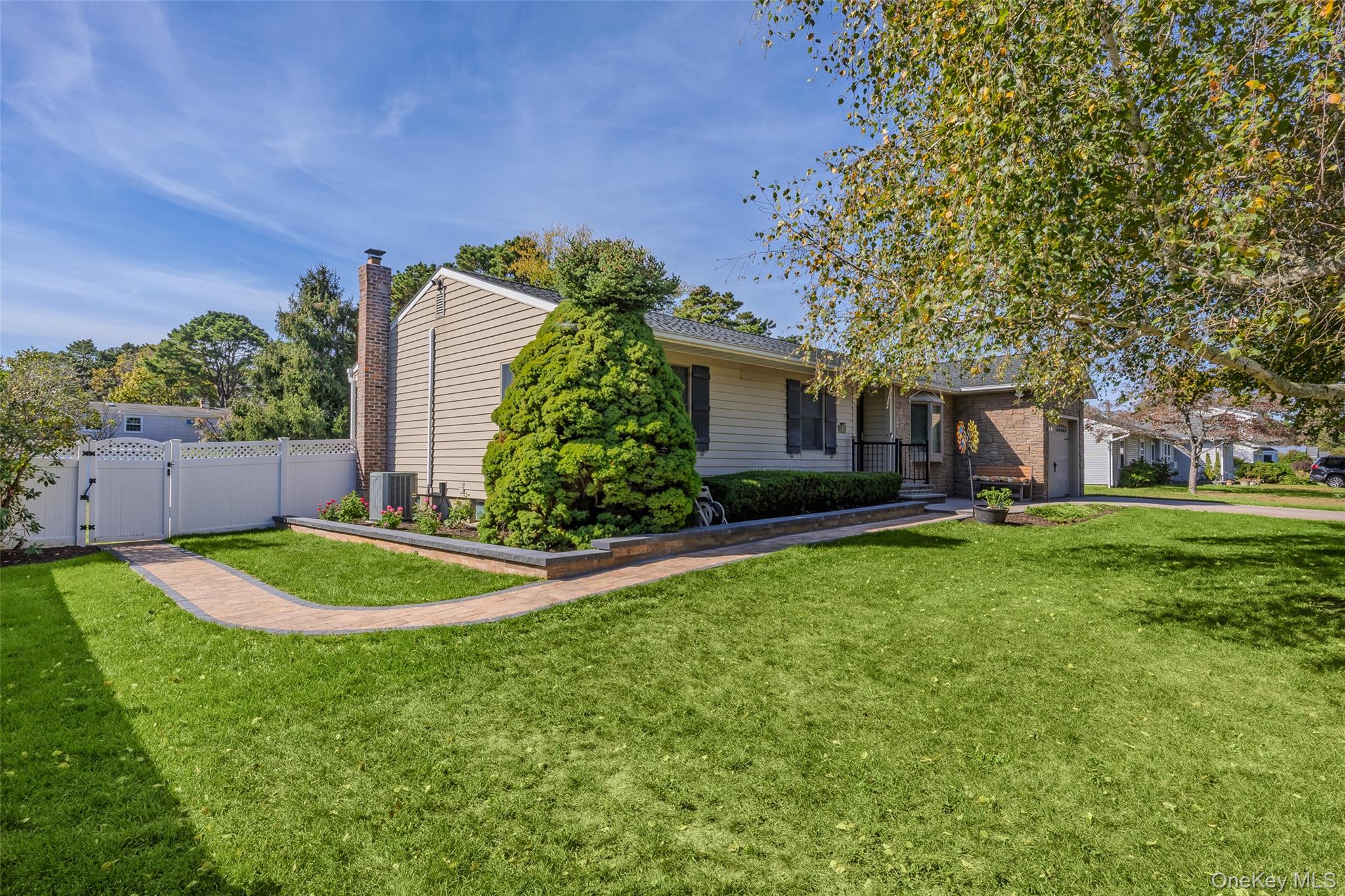 #4 photo, 4 Lisa Court, Medford , NY 11763