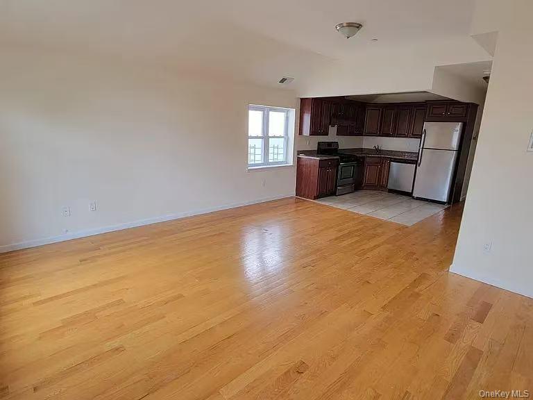 #6 photo, 3617 194th Street, Flushing , NY 11358