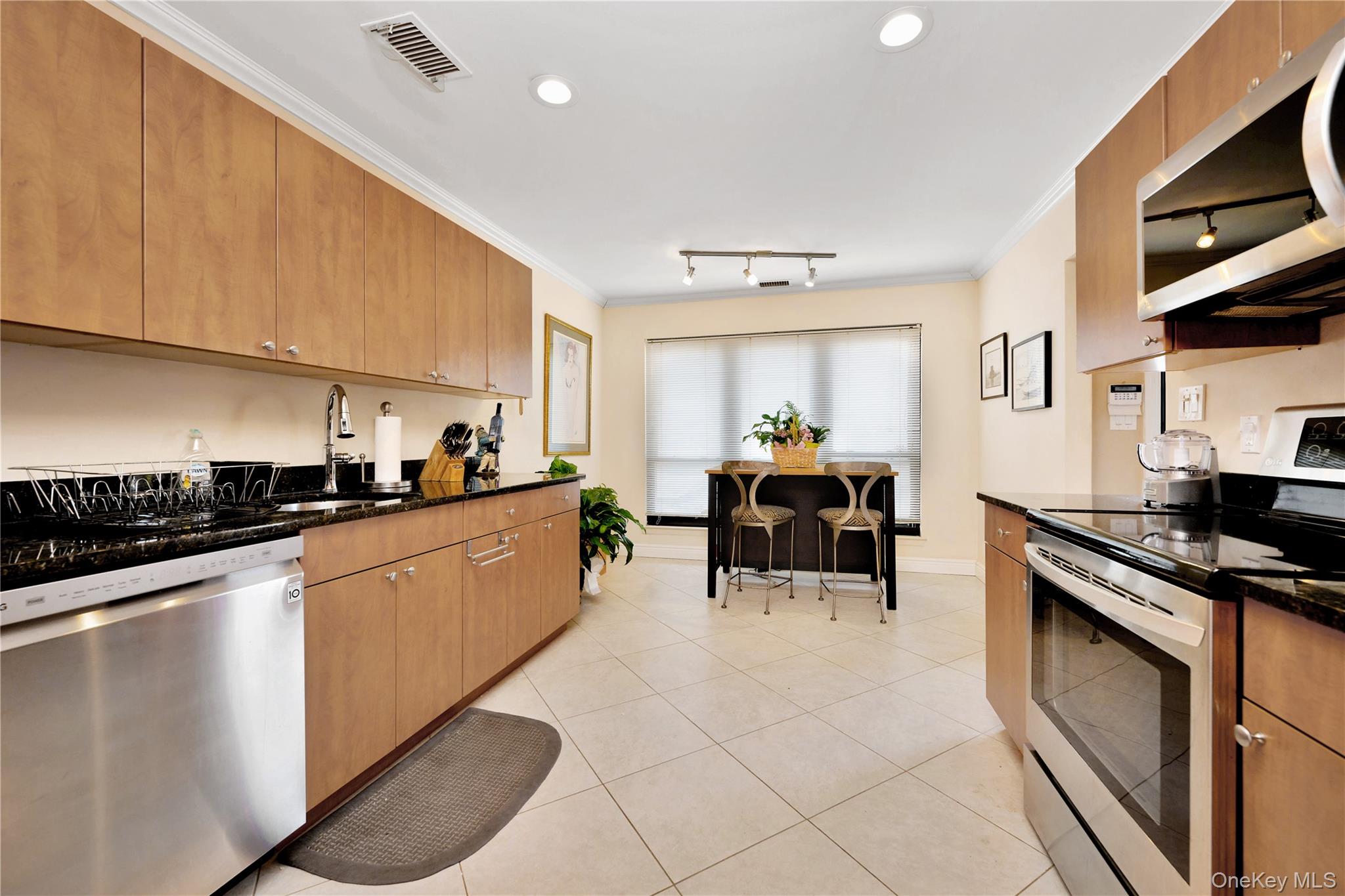 #7 photo, 4 Stanford Court, Wantagh , NY 11793