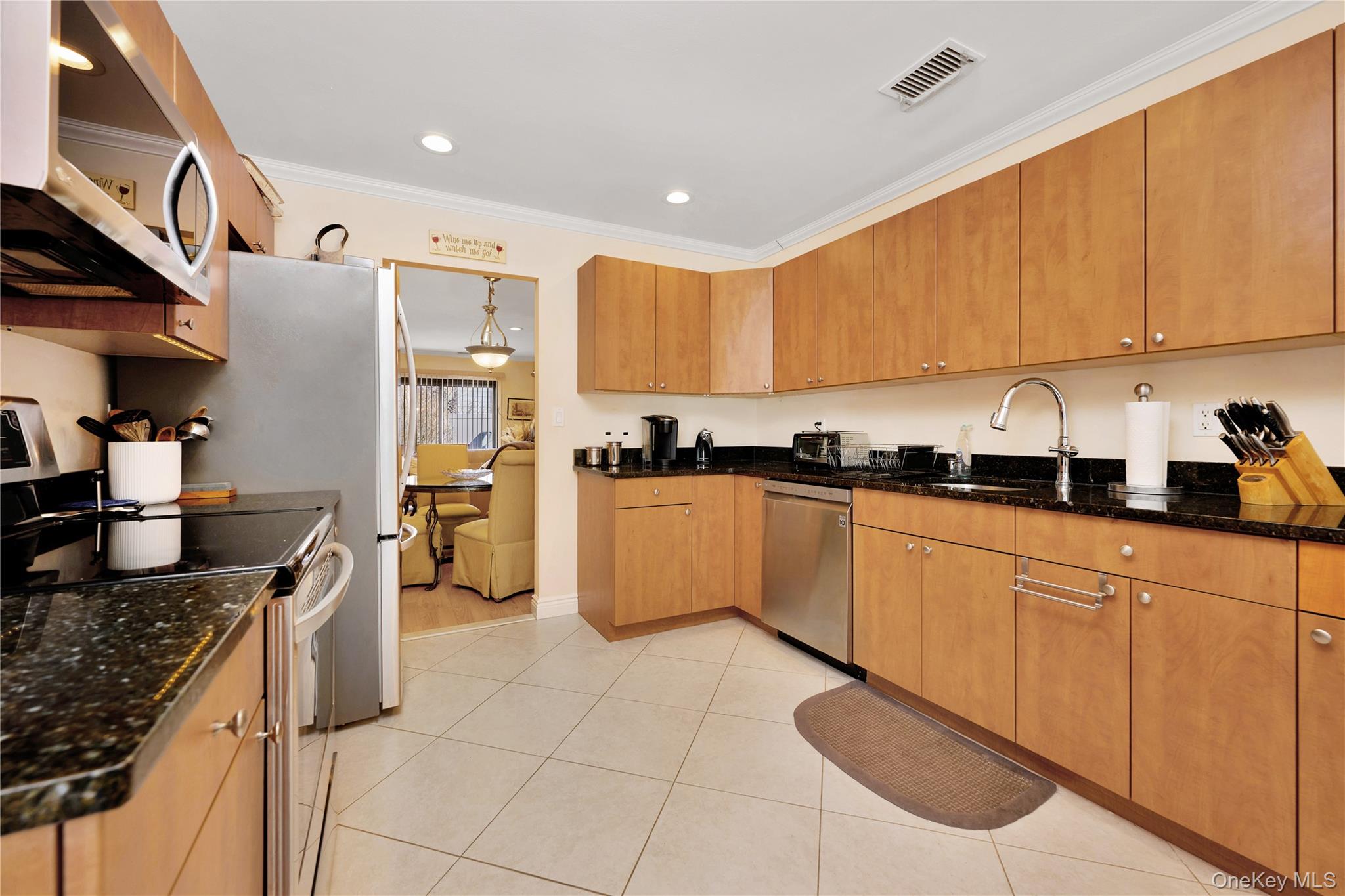 #8 photo, 4 Stanford Court, Wantagh , NY 11793