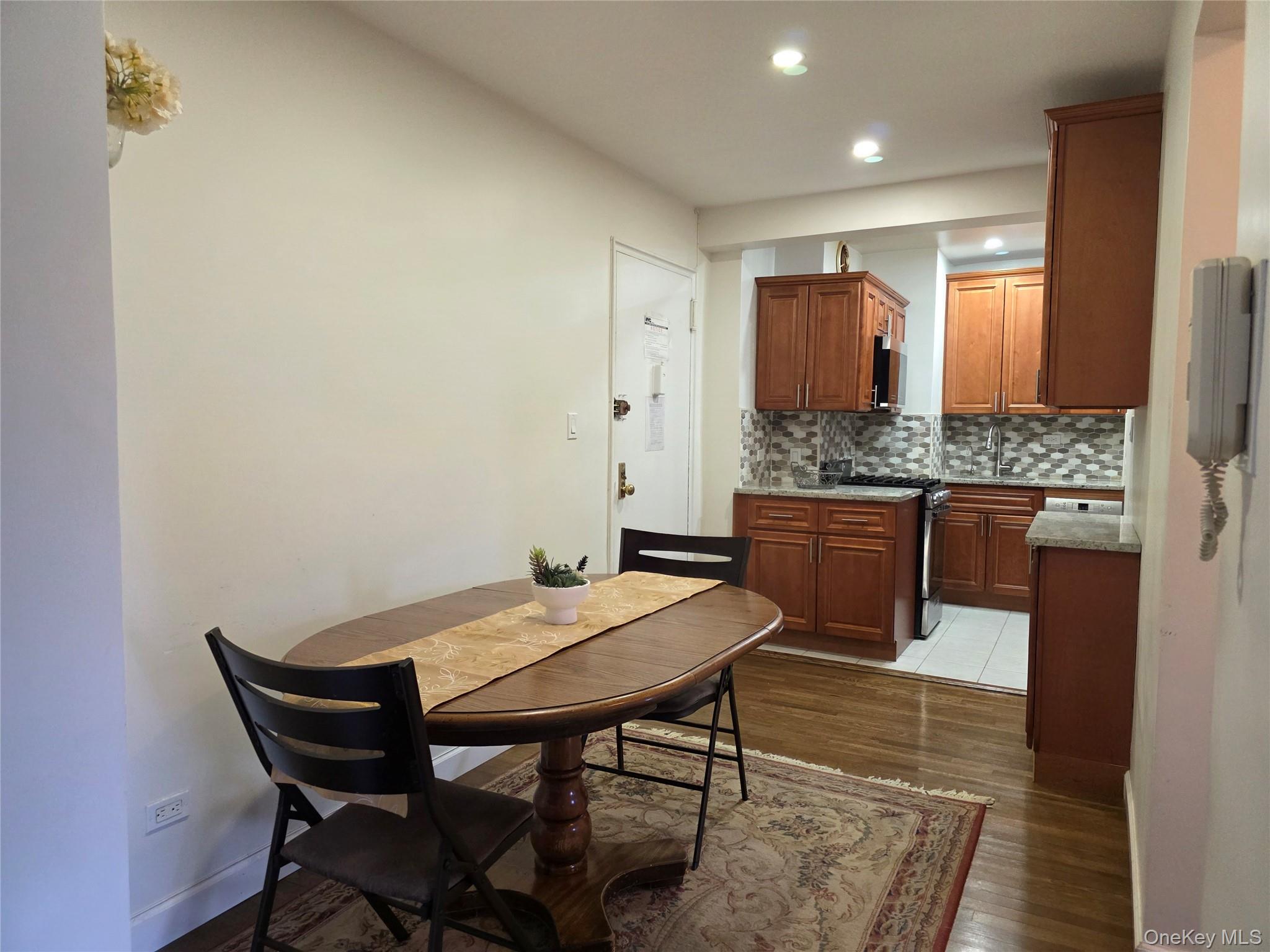 #4 photo, 84-01 Main Street, Briarwood , NY 11435