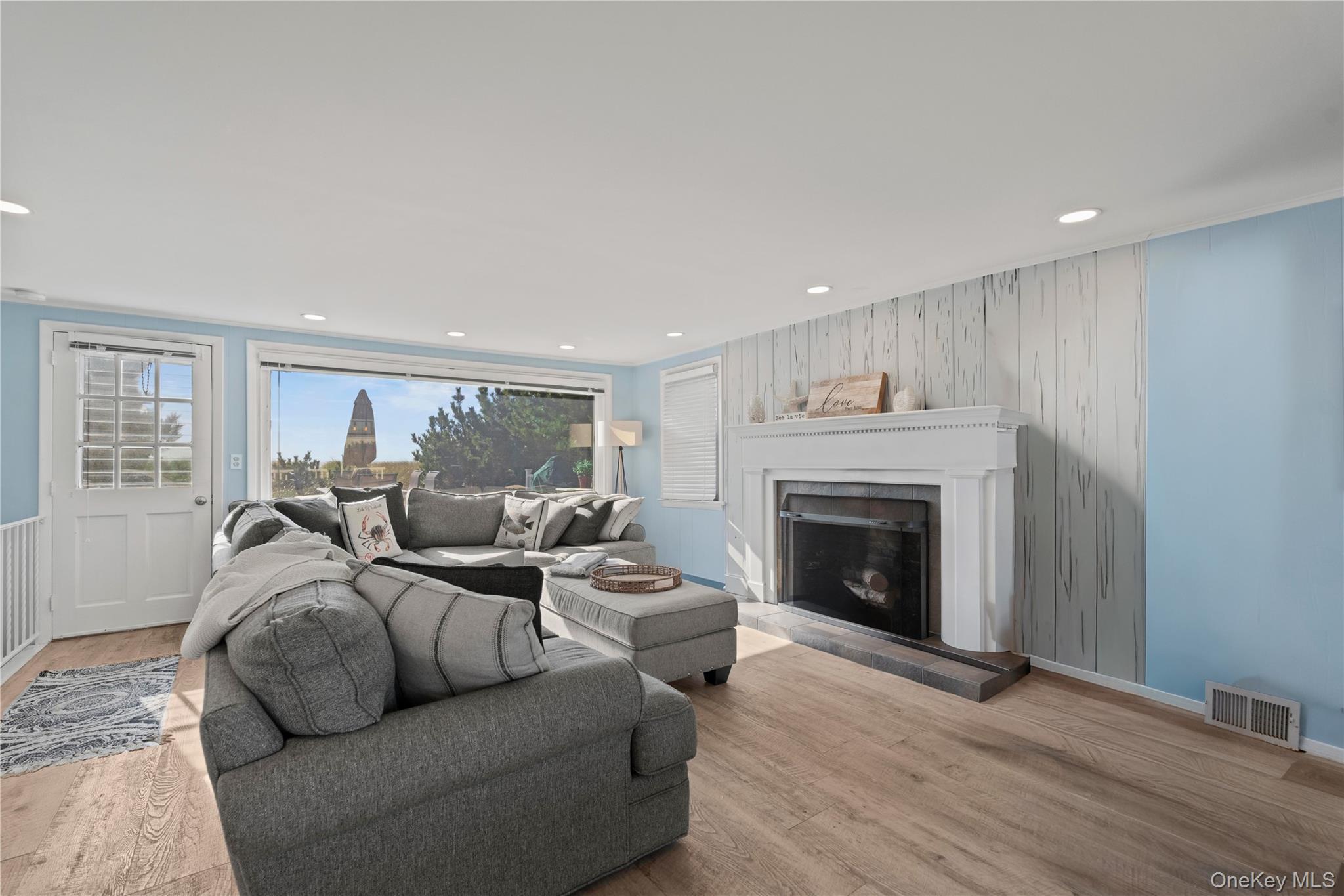 #11 photo, 645 Dune Road, Westhampton , NY 11977