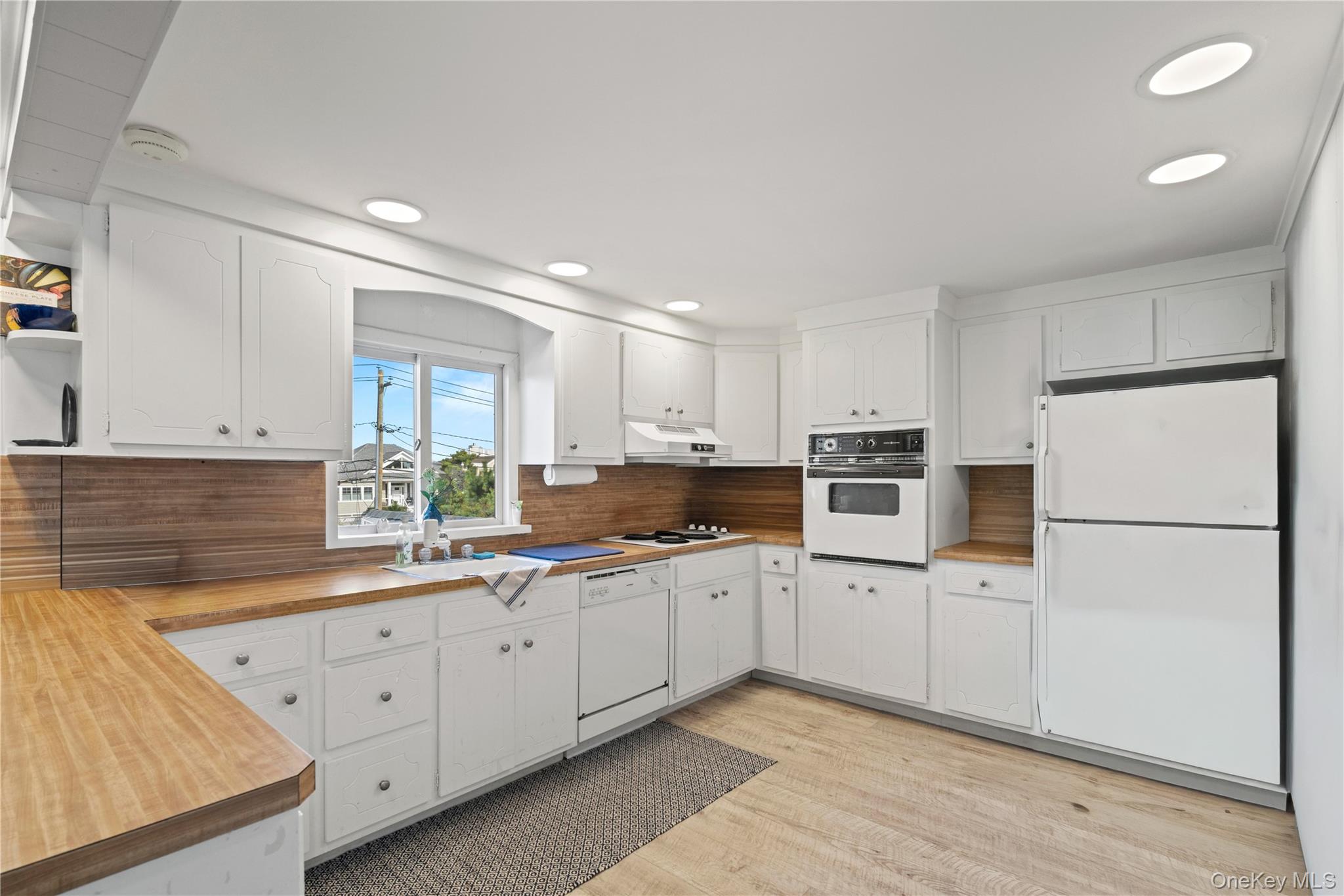 #8 photo, 645 Dune Road, Westhampton , NY 11977