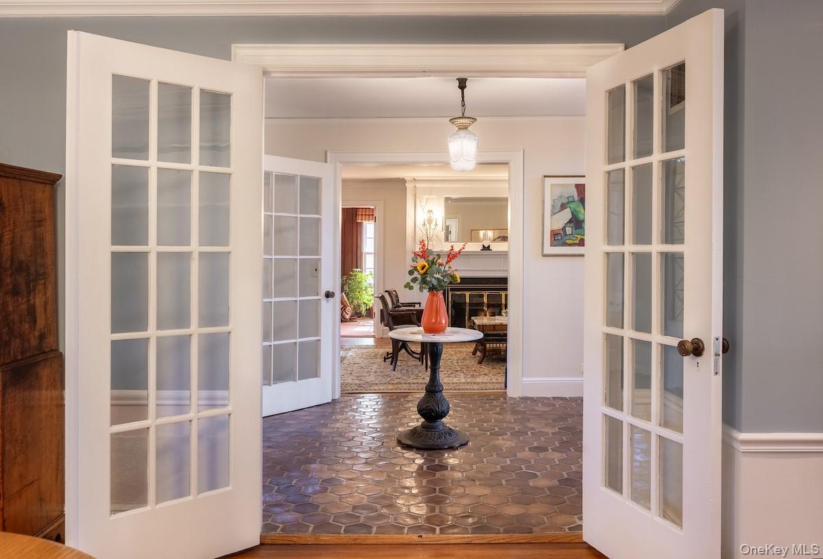 #15 photo, 9 Oxford Road, White Plains , NY 10605